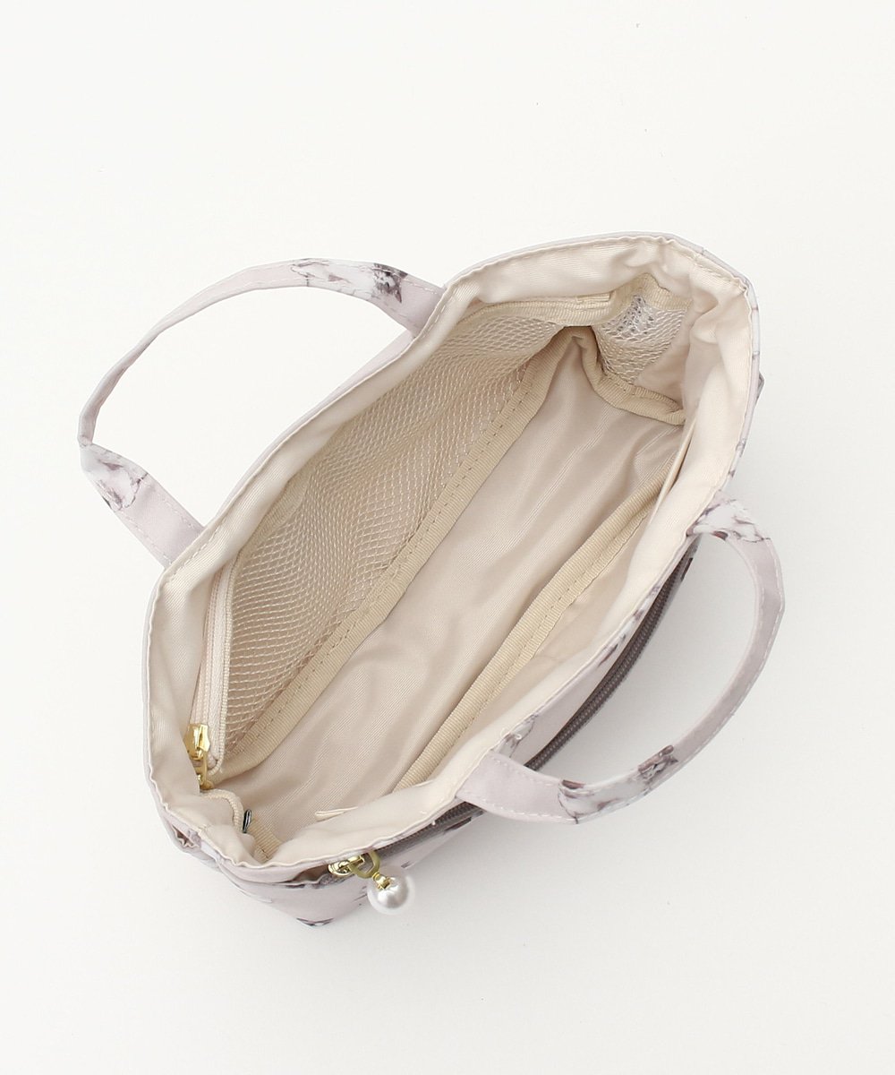 Afternoon Tea 可愛い猫柄をあしらったバッグインバッグ です ファスナー部分についたコットンパールがフェミニンな印象 鍵やお財布 コスメ 携帯など細々としたものをまとめられ そのままバッグごと入れ替えられる便利なアイテムです 猫 猫の日 Afternoon Tea 可愛い猫柄をあしらったバッグインバッグ です ファスナー部分についたコットンパールがフェミニンな印象 鍵やお財布 コスメ 携帯など細々としたものをまとめられ そのままバッグごと入れ替えられる便利なアイテムです 猫 猫の日