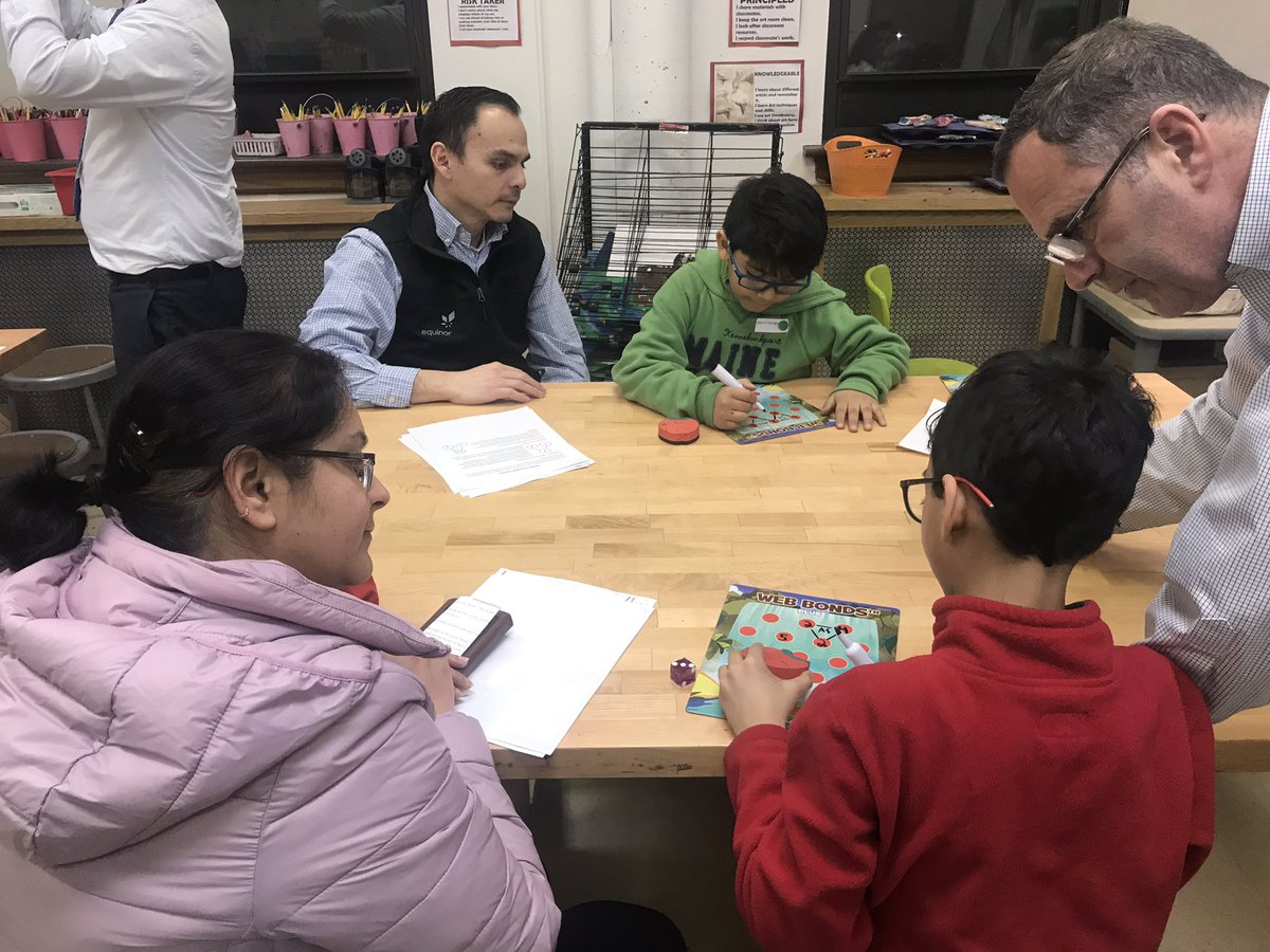 sandrajill7's tweet image. Thanks to our AMAZING staff for a great Math Night!  Our students had fun learning. #spsmind @StrawberryIB