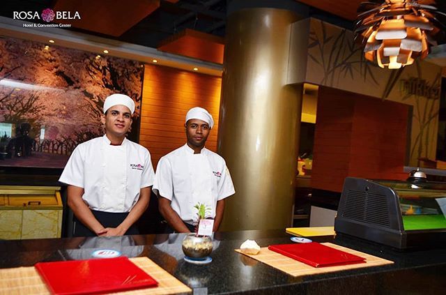 ¿Ya conoces nuestro hermoso #nikkeisushi? En el encontrarás lo mejor de la gastronomía asiática, rodeado de la exclusividad del #RosaBela. Contamos con un increíble staff de susheros profesionales, dispuestos a servirte increíbles platillos preparados con los más frescos ing…