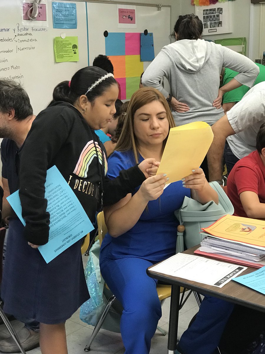 mrscharronf's tweet photo. Students leading their own conference: explaining their progress  and goals to their parents. So proud of our students! #dynamicdual @SFernandez76 @IndianTraceElem @BCPSDualLang https://t.co/lLE07TZCrb