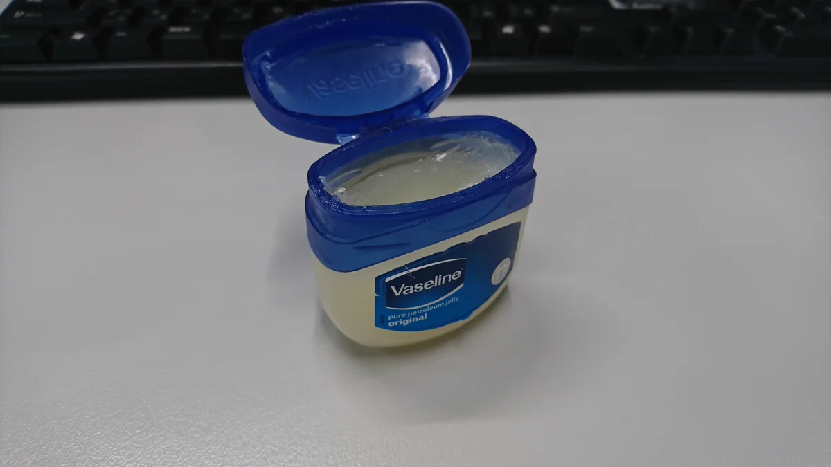 指のささくれを治したかったら毒手を作るようにワセリンに指先を突っ込もうww