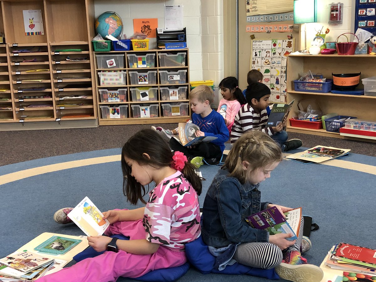 KellyLMiller44's tweet photo. Readers, readers everywhere! Students were challenged with noticing, then reading sight words in a snap. #challengeaccepted #fluencybuilding #masonlearns @deidrehabs @MasonSchools https://t.co/8y89TCZbSM
