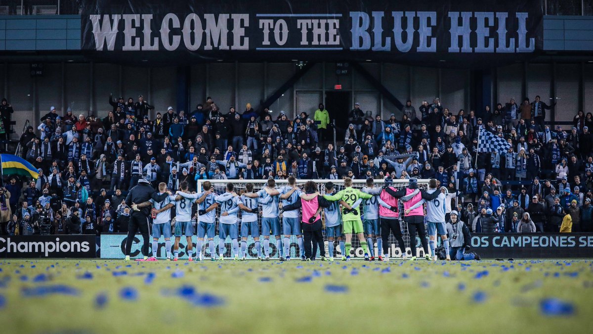 SportingKC's tweet image. Confetti showers and you, Kansas City.

Perfect night 💙