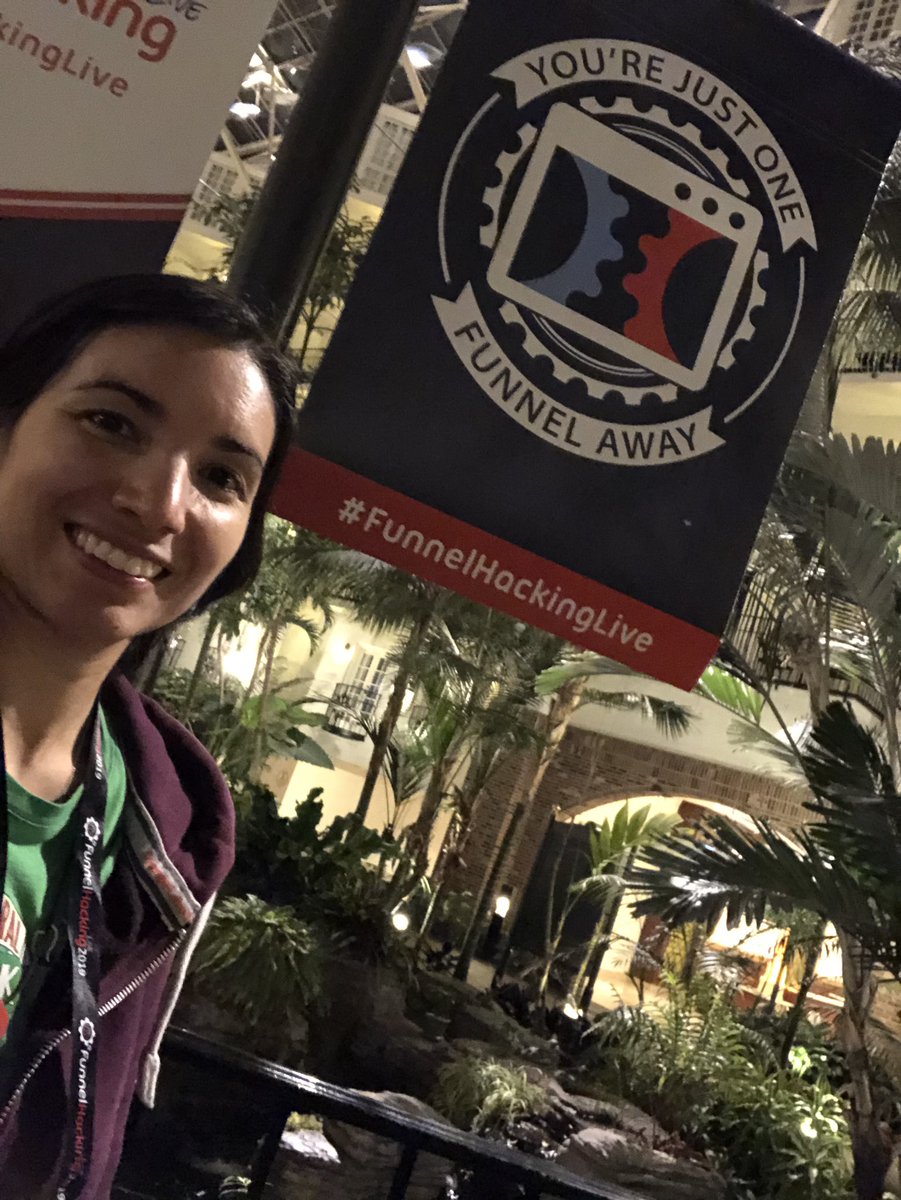 CarolinaMillan's tweet image. I’m ready! #FunnelHacking2019 #FHL2019 @russellbrunson