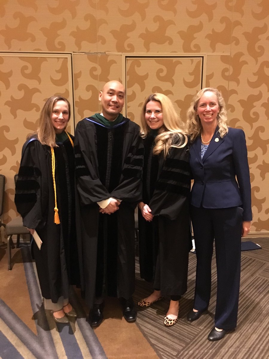 JaroneLeeMD's tweet photo. Lucky to have met the first EM-Critical Care president of SCCM! @SCCMPresident @MiscSusan @SCCM #SCCM19 #CCC48 https://t.co/iVHdtm75uz