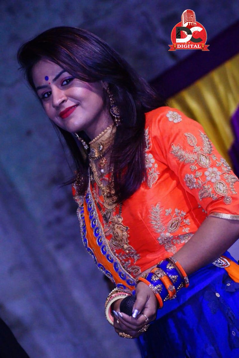 IDivyaChaudhary's tweet photo. “Garba Runs In Blood Of Gujratis”

#yesterdays_Highlight  #rasGarba_At_charada

Organizers: Mitul Chaudhary (+91 787446 1599)
                  Vishnu ucharpi (+91 94283 89705)

Click by Vaibhav_yogi

#Dc_Digital #divya_chaudhary #ras_garba #Gujrati_singer #livegarba https://t.co/BaN8LqJKCt