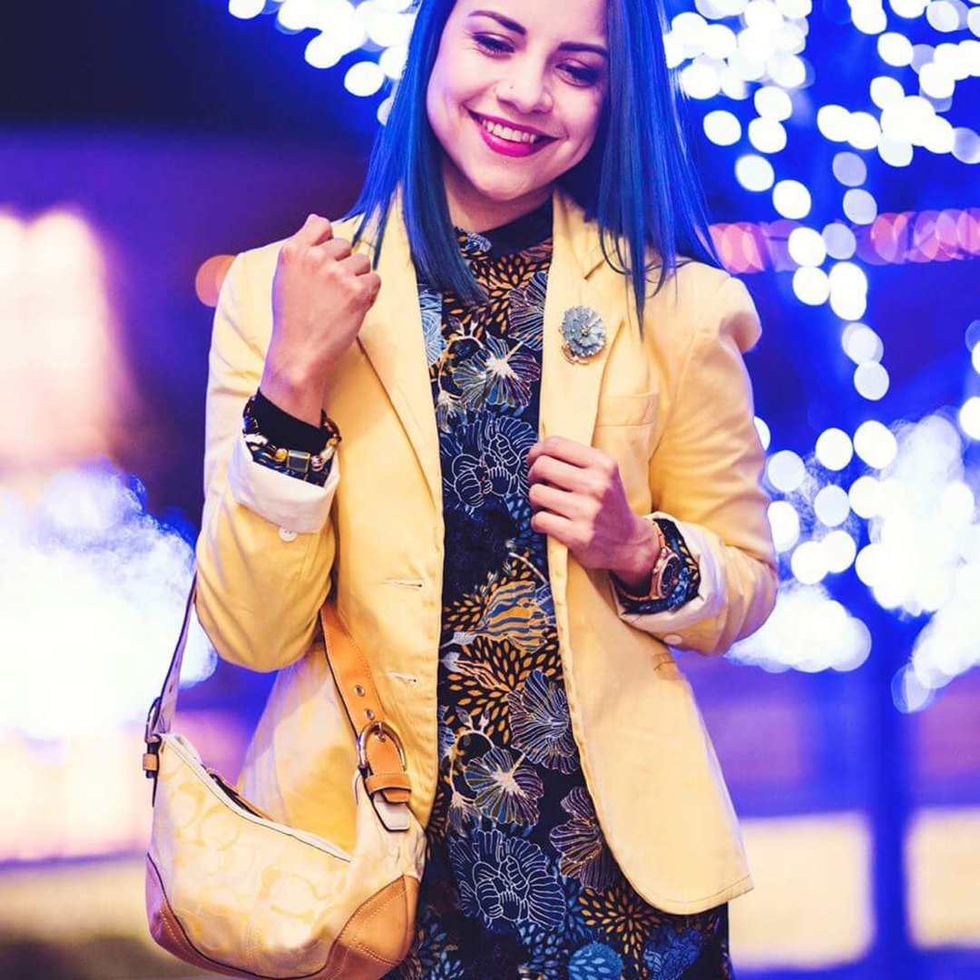 GirasolesP's tweet photo. This was my #fridaynightlook ready to have a wonderful night ππ the best: my #bluehair #manicpanic #DateNight https://t.co/Txg1pX1jhm