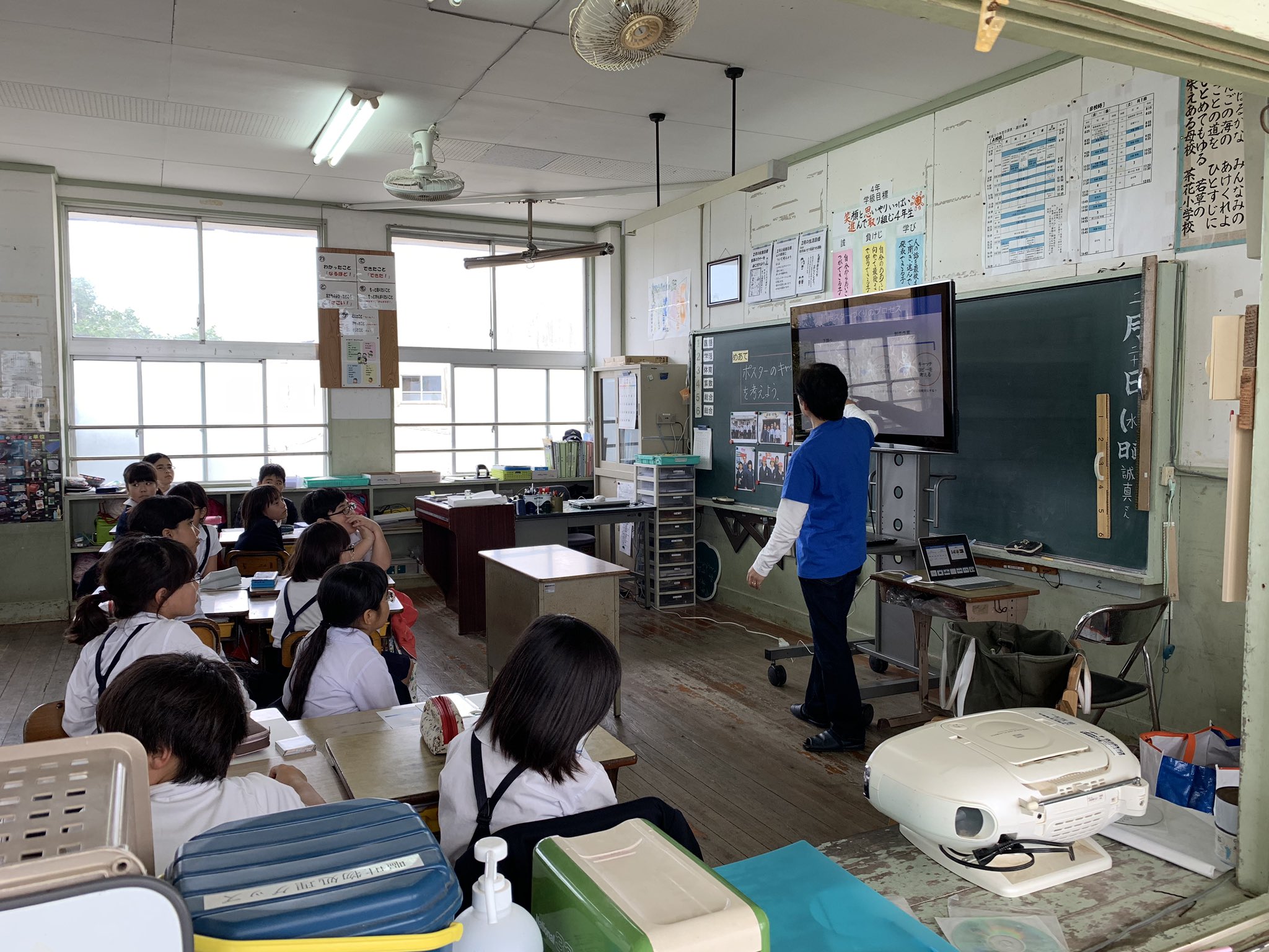 Ocean Alliance 与論島の茶花小学校にお邪魔して 4年生のみんなと与論島の 商店街おこしポスターワークショップ始まりました 与論島 茶花小学校 町おこし 海おこし 島おこし 商店街振興 ポスターワークショップ ワークショップ 海洋連盟