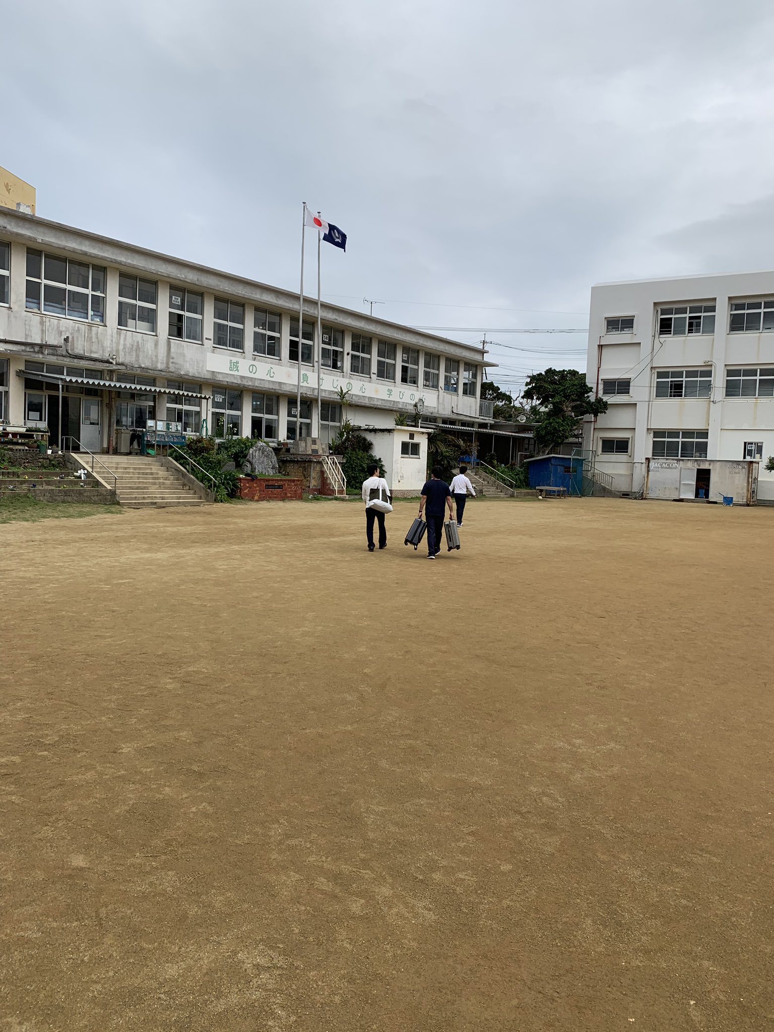 Twitter 上的 Ocean Alliance 与論島の茶花小学校にお邪魔して 4年生のみんなと与論島の 商店街おこしポスターワークショップ始まりました 与論島 茶花小学校 町おこし 海おこし 島おこし 商店街振興 ポスターワークショップ ワークショップ 海洋連盟