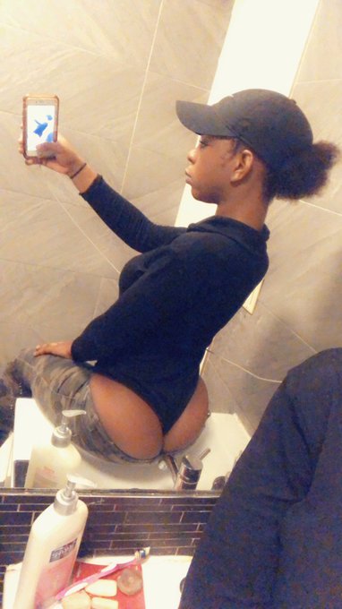 Lil Nigga said he only fucking on a rich clit🤑💦 I cum on his face and tell him now you lookin rich Bitch<a href="/tag/allnegativityaccepted"class="tags"><span>#allnegativityaccepted</span></a>