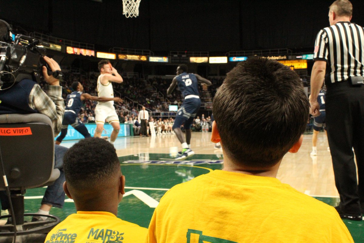 VanCorlaer's tweet photo. Two Van Corlaer 5th Graders were fortunate to be ball-boys at tonight's Siena Men's Basketball game at the Times Union Center.  @SCSchools https://t.co/kdV8iNYw4U