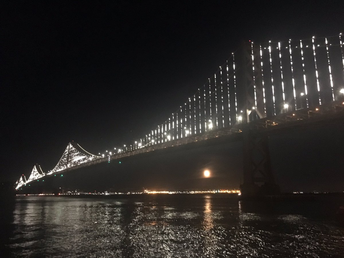 pilarwish's tweet photo. Well hello #supermoon  under the #BayBridge  #sanfrancisco magic this eve! https://t.co/5tB3GFlxo1