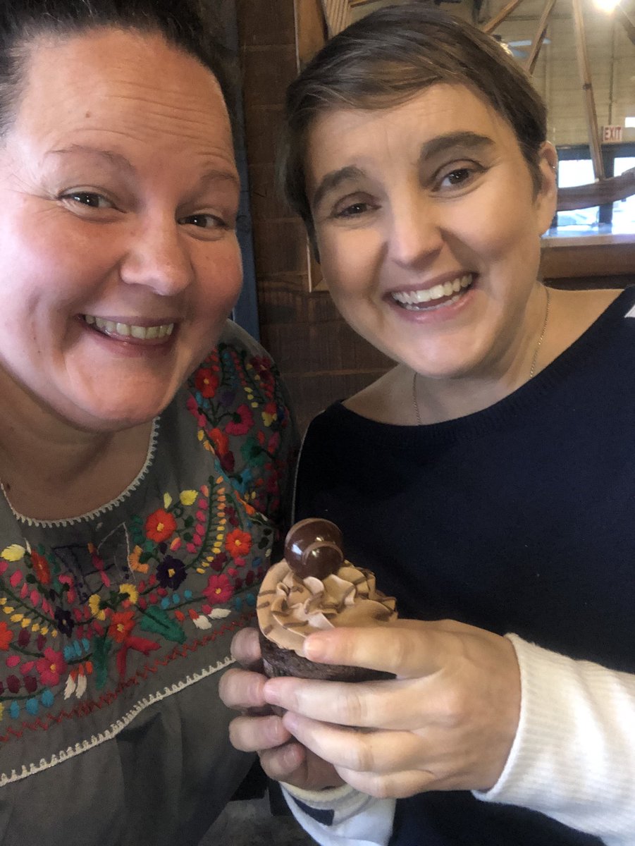ChefMaryBass's tweet photo. That time you got to make cupcakes for @realsarahpepper baby shower. Allll the chocolate. #chocolate #cupcakes #sarahpepper #babypepper #babyshower #thesmallerthepepperthespicieritis https://t.co/Thyc3kcYSF
