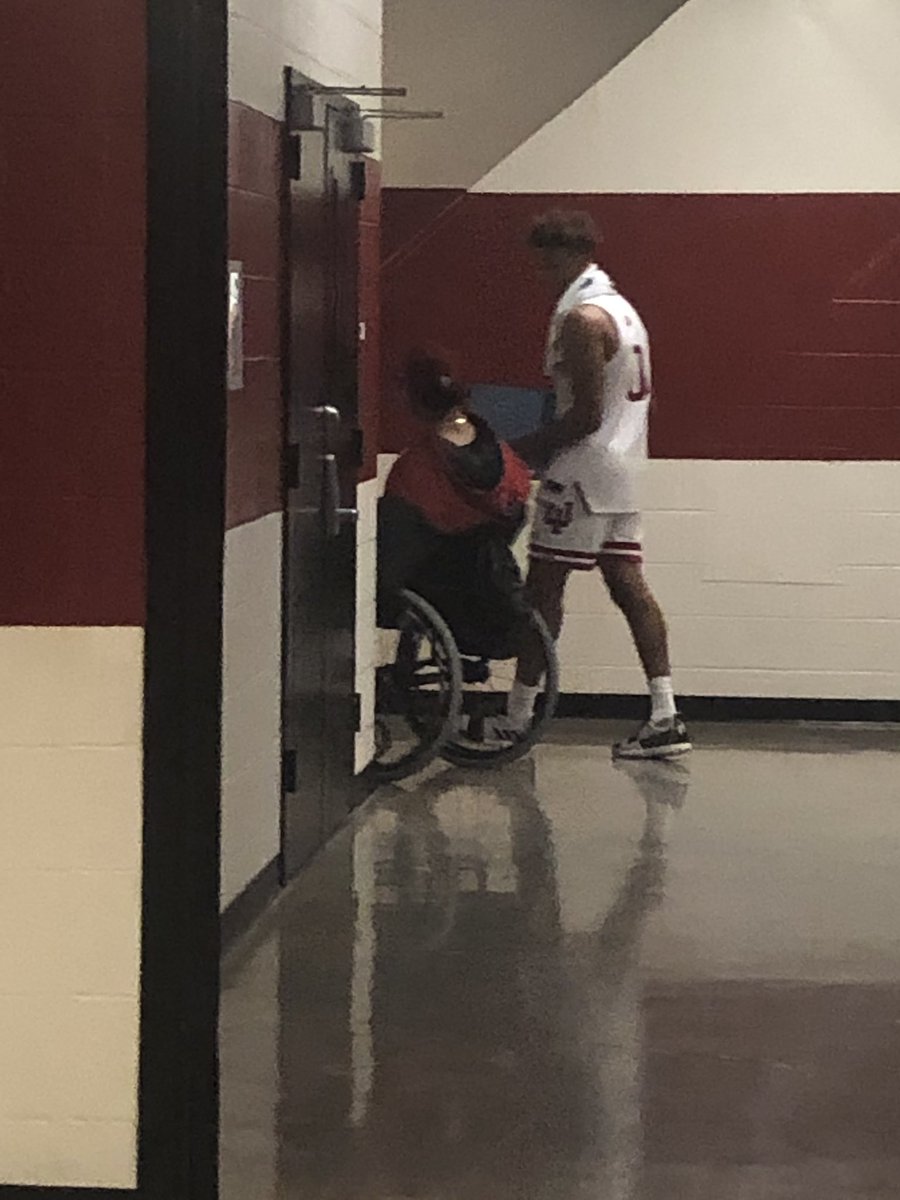 Annie Moore tweet media