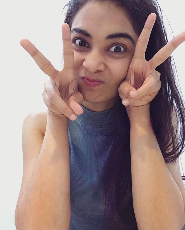 RNAmbuldeniya's tweet photo. මම දන්න විදිහට ලංකාවේ ලස්සනම youtuber 😘😘😘 #SriLanka #chejay #female #youtuber https://t.co/UDK7WEkZuN