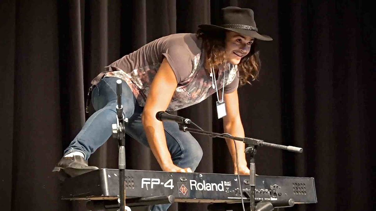 Ballarat Busking Championships, acrobatic performance! youtu.be/C29M9JFcrNI