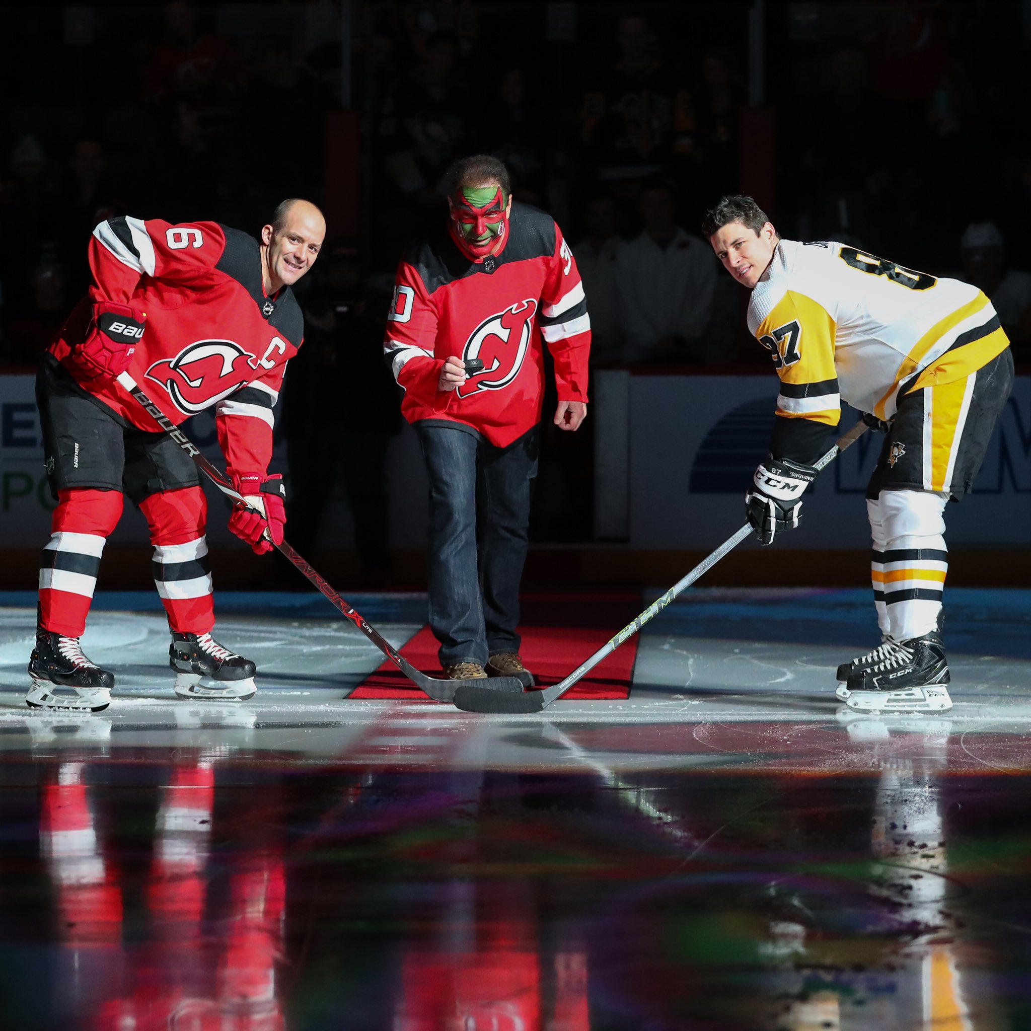 Seinfeld” actor Patrick Warburton shows up at New Jersey Devils game with  face painted – The Denver Post