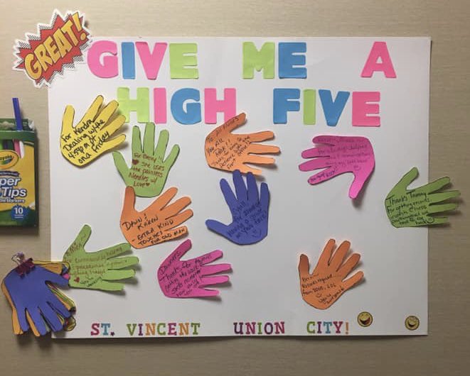HelmsAPRN's tweet image. Our associate high five board St. Vincent Health Center in Union City #AMG3