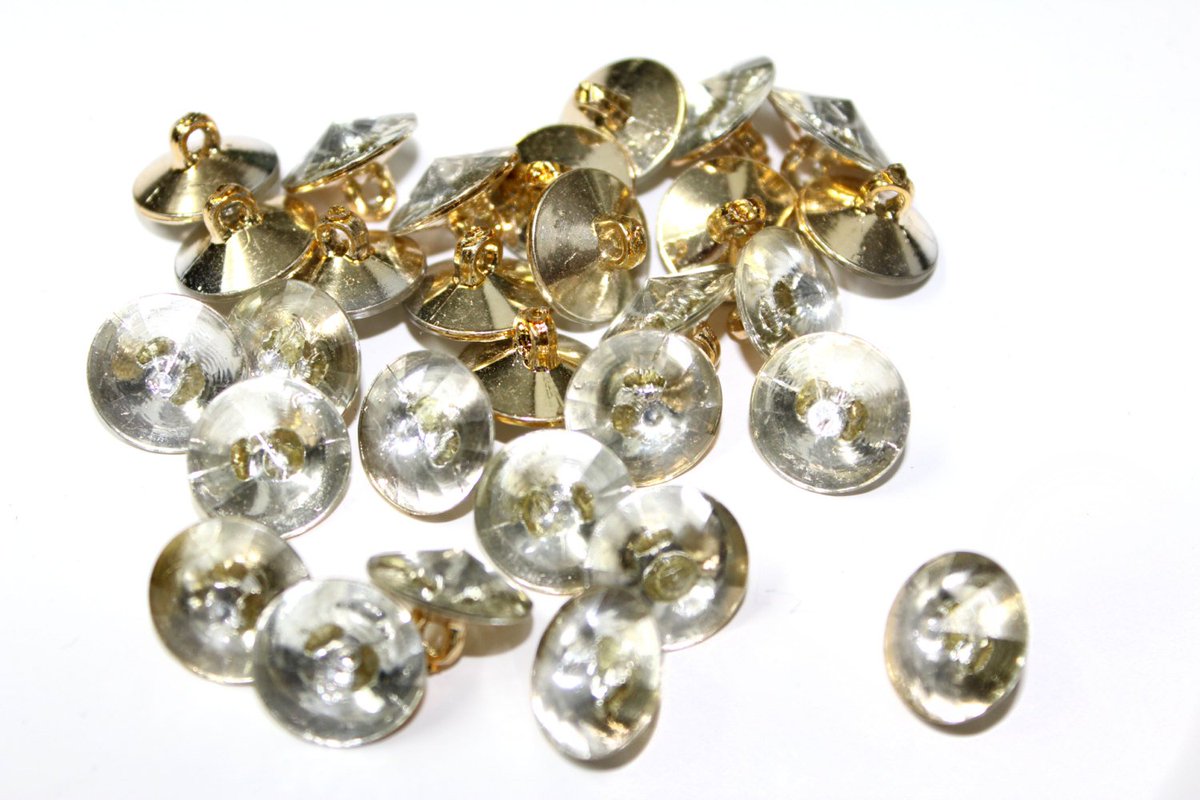 KBazaarFashion's tweet image. 18 Round Shape Rhinestone Diamond Cut Buttons - for bridal, fashion, or costume decoration seethis.co/bd28p8/ #patchapplique #etsysale