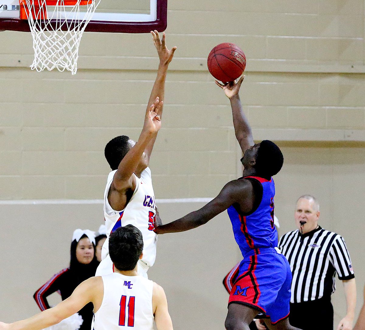 RichmondRsports's tweet image. 44TH BOYS SEMIFINALS
Madison Central 74, Model  51
Scoring for Model ... 
Chris Otieno - 16 pts, 9 rebs
Adam Lewis - 14 pts
Cruse Pingleton - 8 pts
Malik Johnson - 6 pts
Josh Barrick - 3 pts
Cameron Webb - 2 pts
John Frazier - 2 pts
@ModelBasketball