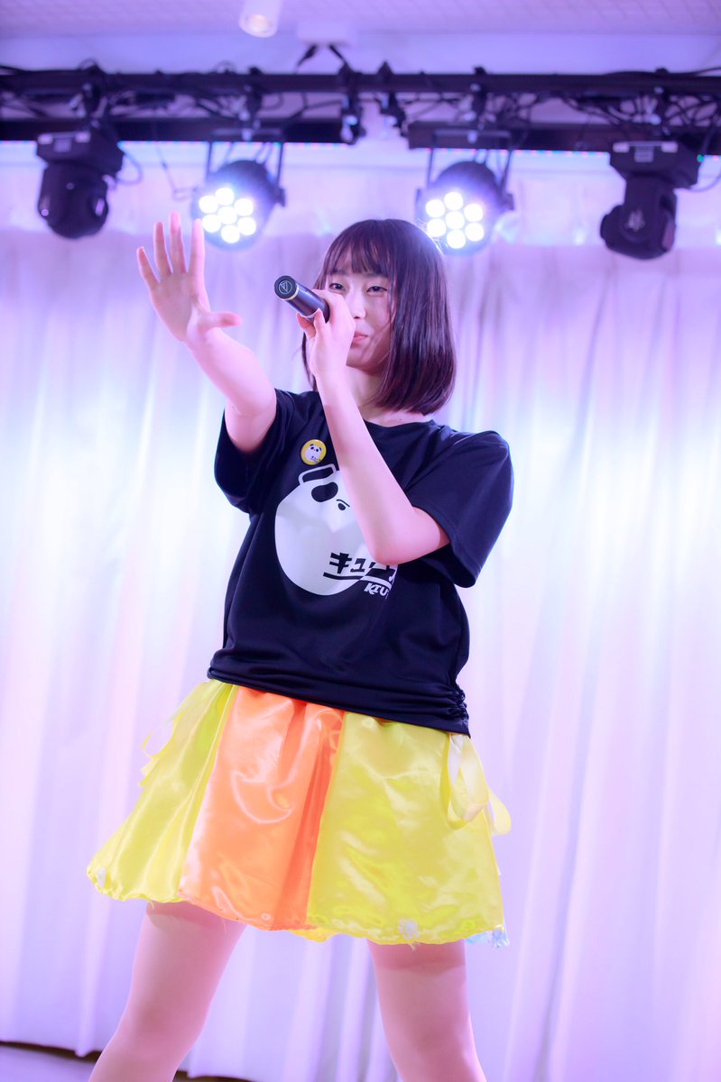 little_graffiti's tweet photo. 2019/2/16(土)
【BASS ON TOP 神戸元町店】
きゅーず不定期イベントvol.3〜
好きだ、バカッ!〜
KIU's
はなちゃん✨
#KIUs #きゅーず #キューズ
#ライブ写真 #リトルフォト https://t.co/9MdwV74EsL