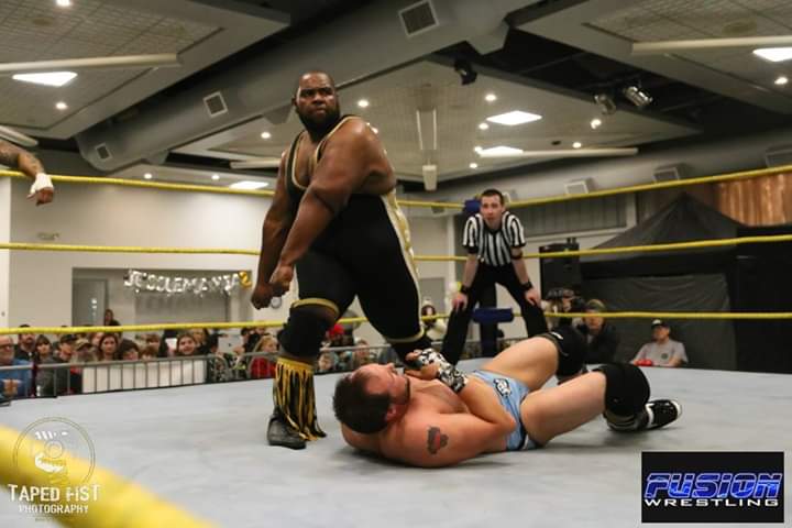 kingbenji_banks's tweet photo. The hottest dance move in all the land! The Money Shuffle!
📸: @TAPEDFISTPHOTO
#wrestling #moneyshuffle #fatmanmovement #wrestling #pinkiesup #goldenpinky #goldenpinkysociety #fusionwrestling https://t.co/XA0duVZw20