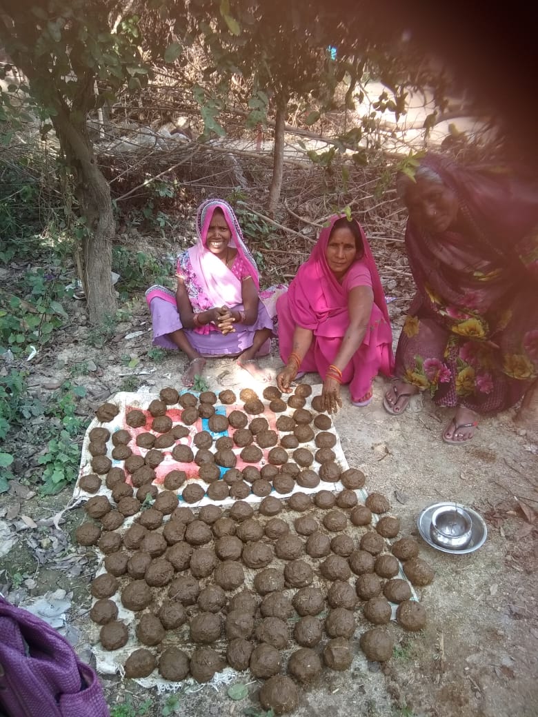 RGMVP's tweet photo. #WomenInAgriculture #Jeevamrut #Khanjeevamrut #CompostFertilizer #SustainableAgriculture #UttarPradesh #RGCT https://t.co/yIZxjVpxMW