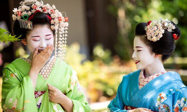 kyoto5kagai's tweet photo. 2019/3/16(土)
🌸春うらら舞妓撮影会🌸

愛らしい舞妓さんたちの姿が、春の訪れを感じさせる早春���撮影会📸

(写真は2018さくら舞妓撮影会@源光庵より　撮影：黄旭豐　出演者は今回と異なります) https://t.co/WapijhdHig