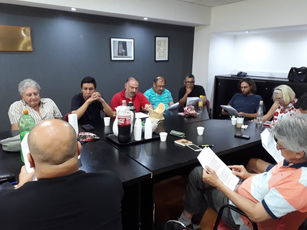 IntersindicalD's tweet image. Esta tarde nos reunimos en la sede de @utectera para seguir trabajando en el 1er Encuentro Federal Intersindical de DDHH 💪✌✊