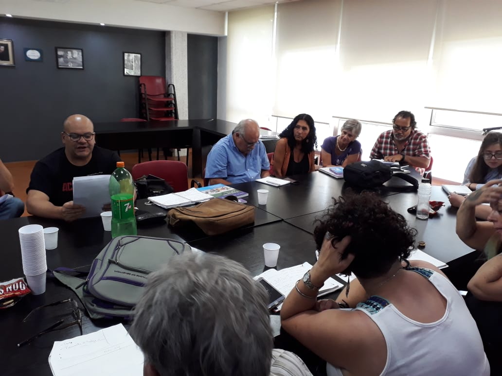 IntersindicalD's tweet image. Esta tarde nos reunimos en la sede de @utectera para seguir trabajando en el 1er Encuentro Federal Intersindical de DDHH 💪✌✊