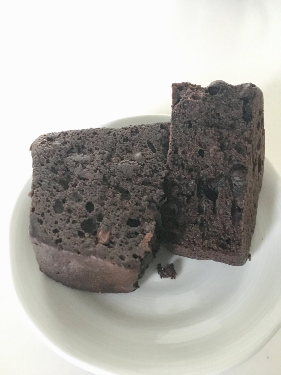 主婦まるお على تويتر ファミマの濃厚厚切りチョコケーキ180円 本当に分厚い 嬉しくなる厚みよ 生地はややしっとりしてチョコ の粒々も食べる度に感じられて半量で満足 リピしたい ファミリーマート 主婦まるお على تويتر ファミマの濃厚厚切りチョコケーキ180円 本当に分厚い 嬉しくなる厚みよ 生地はややしっとりしてチョコ の粒々も食べる度に感じられて半量で満足 リピしたい ファミリーマート