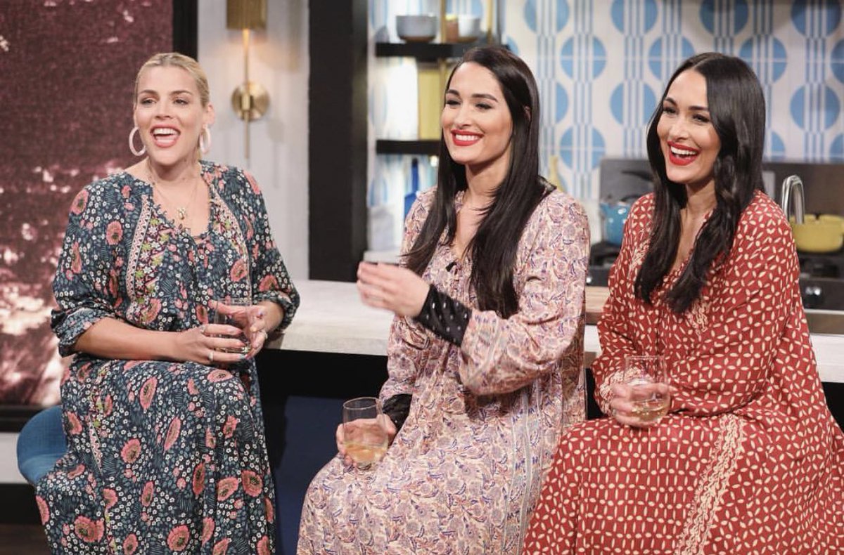 WomensQueens's tweet image. Queens @BellaTwins at #BusyTonight 😍😍❤️❤️