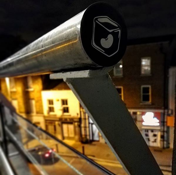 BeanIce10's tweet photo. Remember to #coolyourbeans and #bean_ice
#beaniceppl #think #nicetobenice #dublingraffiti #dublincity #luas #oktostruggle #happythoughts #benice #goodluck #beananicehuman #beaniceproject #publicart #urbanart #urbanartchannel #puns #letshelpeachother #mentalhealth #besound https://t.co/WxsgVWVune