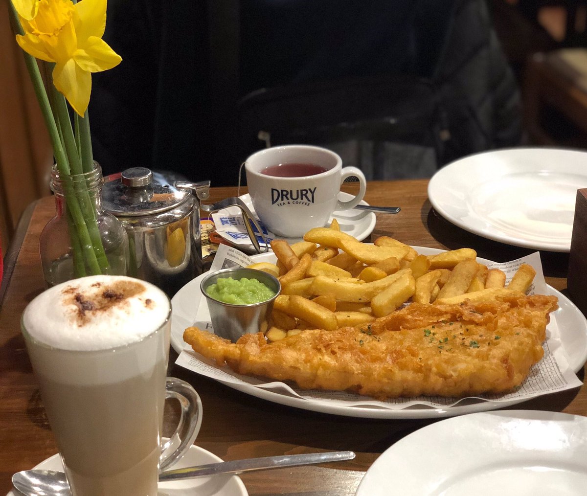 r_eina07's tweet photo. @sma_ryu #スマ留賞 のため1週間London🇬🇧に来ています❤︎
到着してからとても楽しんでます。
不安しかなかった留学が今では不安は一切なくなり友達もできたくさんの文化に触れられて幸せです😊
折り返し！もっと楽しむ！！！ https://t.co/hSdmQt3gSe