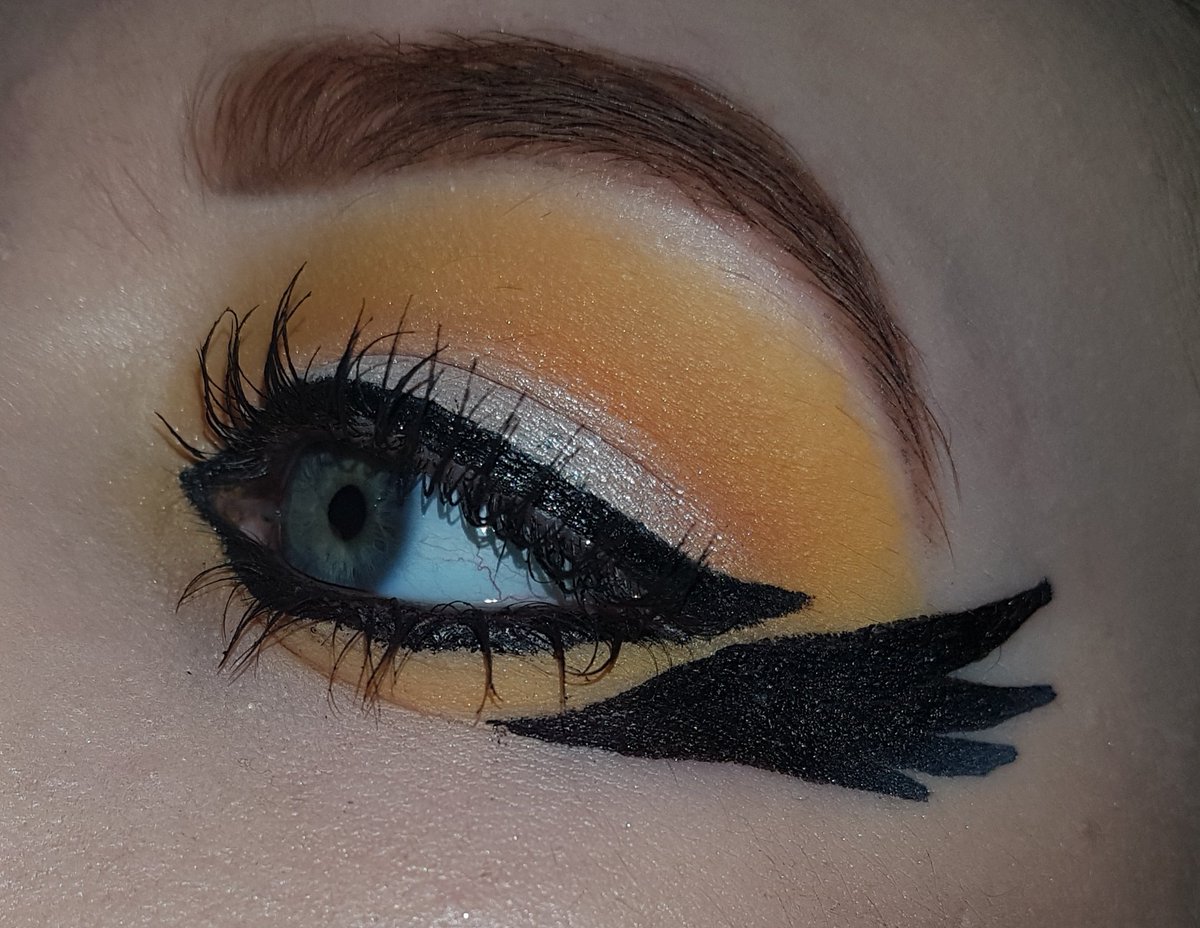 NeverstarTweets's tweet photo. My @PlayOverwatch Mercy Inspired look. Using the @sophdoesnails x @MakeupRVLTN extra spice palette.
#makeup #Mercy #overwatch #MakeupRVLTN https://t.co/xYHaRuvvGs