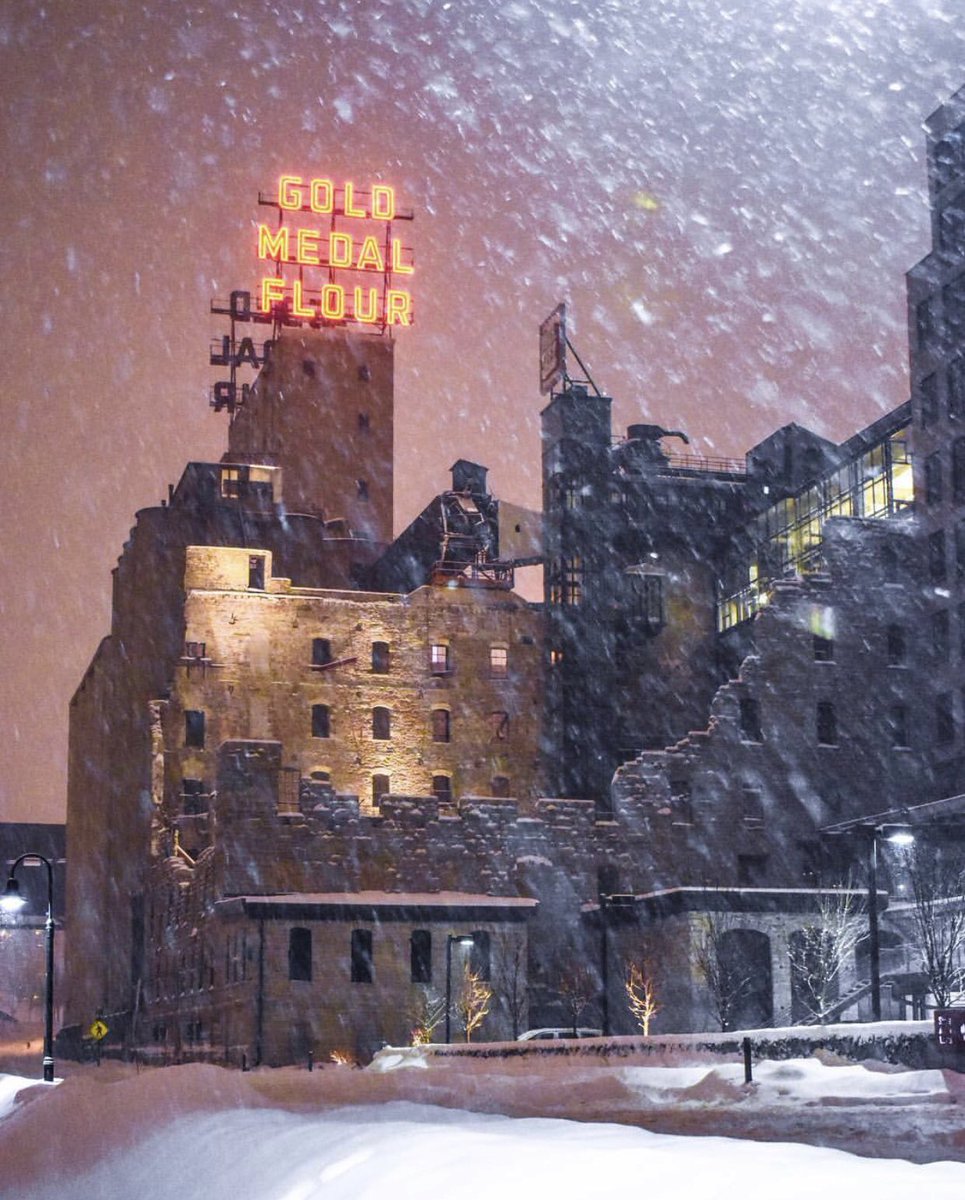 lakes_sir's tweet photo. Midnight in Mill City.❄️
#boldnorth #millcity #minneapolis
📷: @will_wright4 

#mnphoto #realtorlife #mnrealtor #millcitymuseum #goldmedalflour #flourmill #cold #snow #mpls #mplsmn #minnesota #downtownmpls #citylife #lakessothebys https://t.co/wKR3tNqfsy