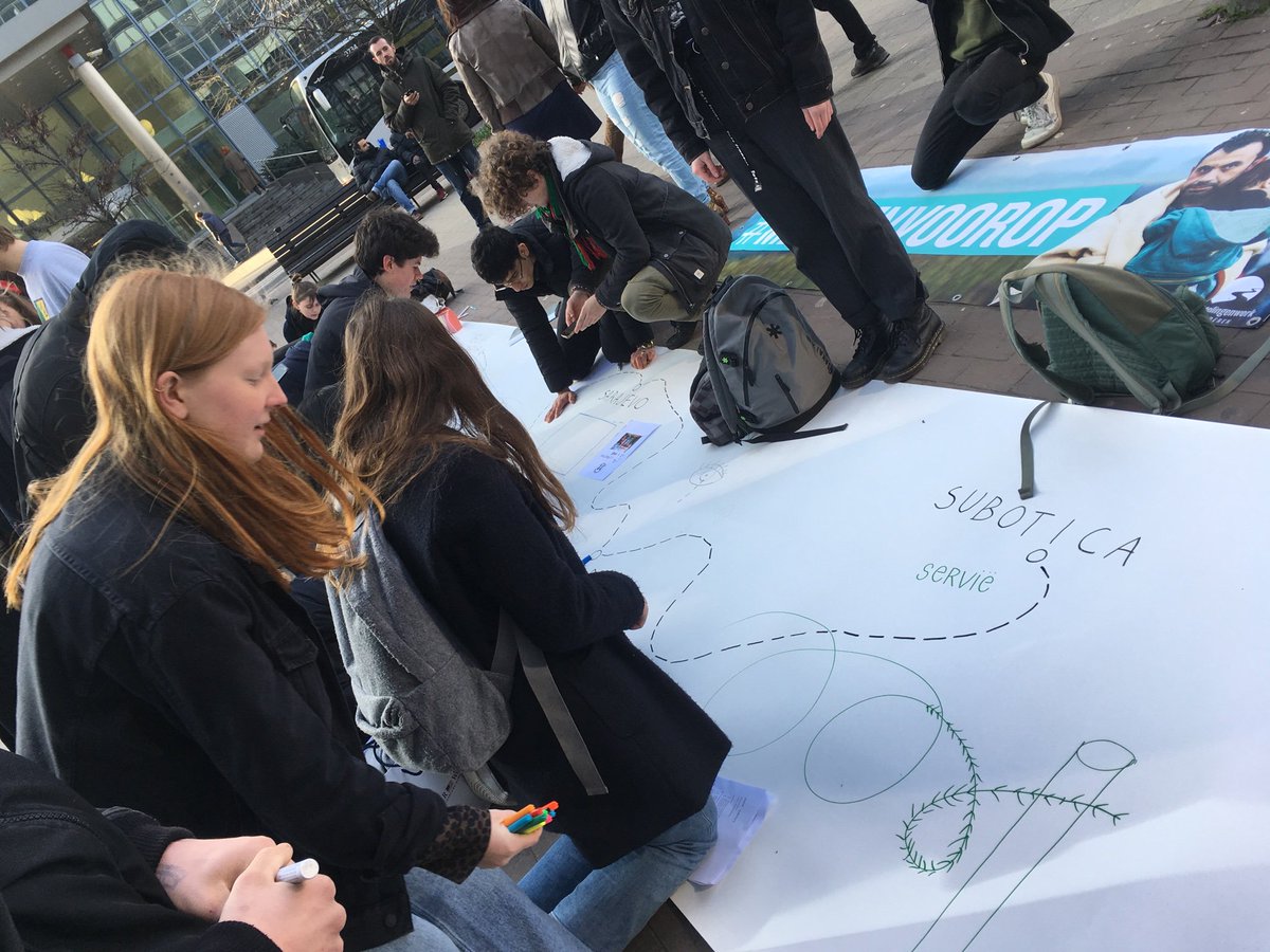 #roadofchange werken aan onze route <a href="/VluchtwerkVl/">Vluchtelingenwerk Vlaanderen</a> <a href="/UitDeMarge/">Uit De Marge</a> <a href="/bestreetwize/">StreetwiZe</a> <a href="/mobileschool/">Mobile School</a>