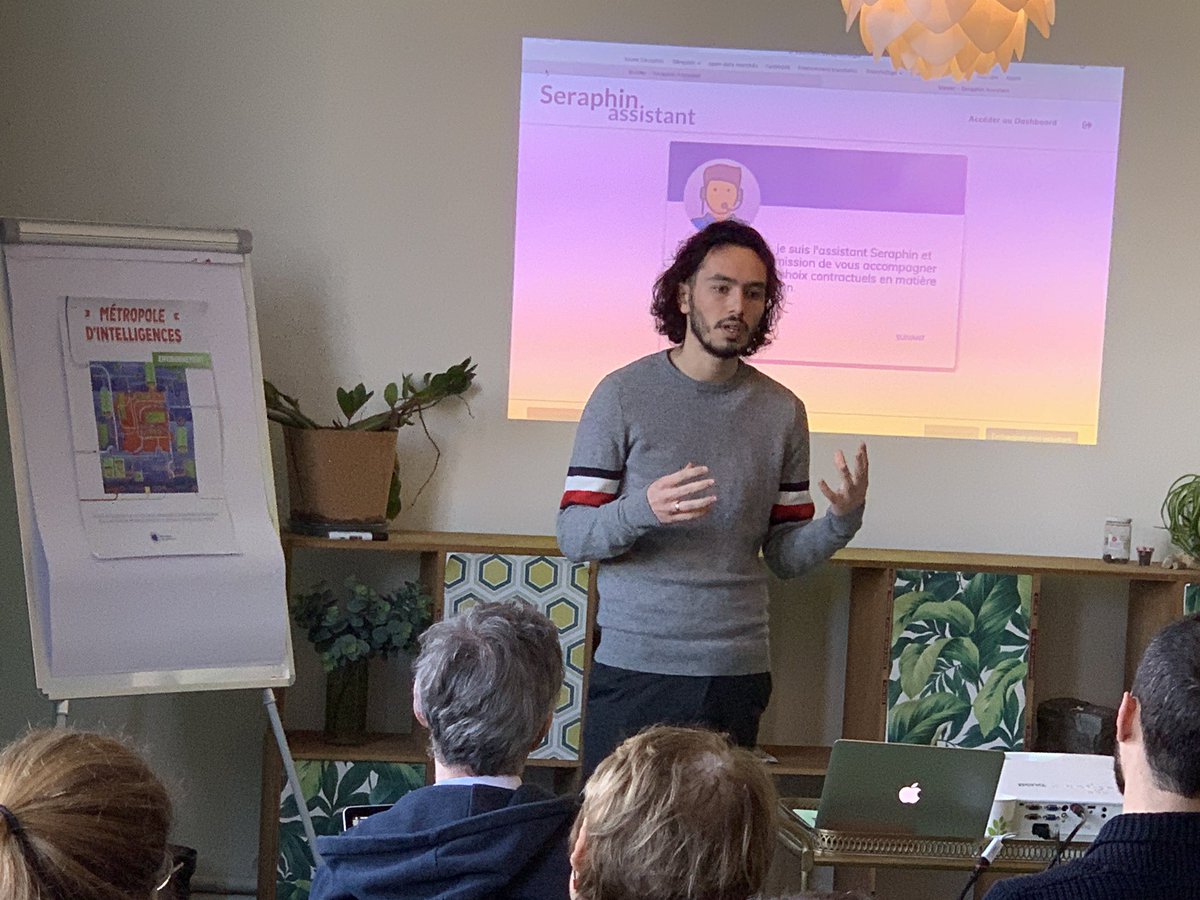 SeraphinLegal's tweet image. Après avoir suivi l’Academy, notre nouveau #legaltechlawyer en droit public @Laszlo_VD  , présente aux #Explorateurs de la @GrandParisMGP notre legalbot sur le décret Villani @MGPintelligence  @MChoquin @bluenove