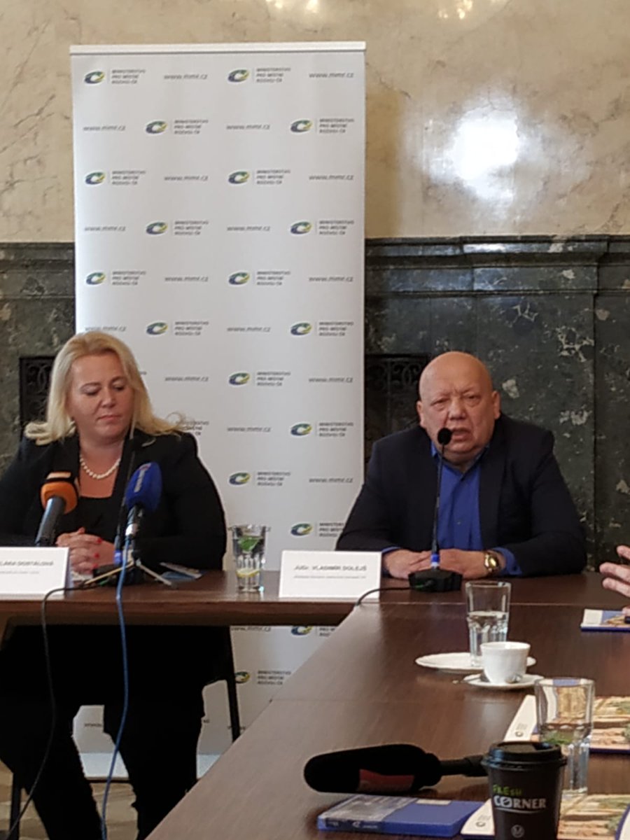 _ACK_CR's tweet photo. Víte, s kým cestujete? Kdo je cestovní kancelář a co musí splňovat? Nyni tisková konference na @mistnirozvoj
#tiskovakonference #cestovnikancelare #zajezdy https://t.co/K2xCOMSMvB