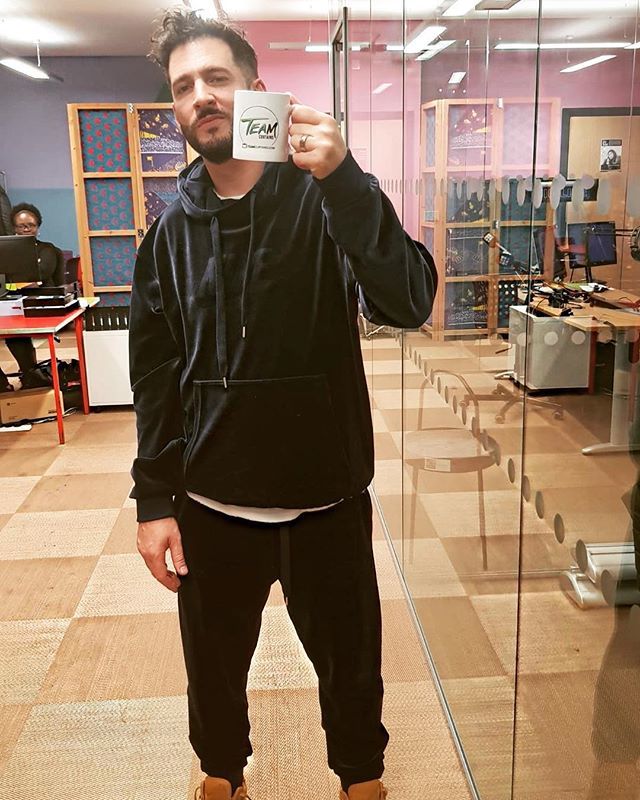 TeamCurtains's tweet image. Morning Tea?! Hey #JonB... Do you know he has a new song coming out with #DonellJones?! The pair performed in London, at the O2 Forum Kentish Town, last week.