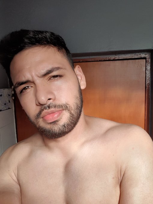 Come join me online at https://t.co/ZiADsOw6Ny
#hairy #colombian #gay #toys #bdsm #kink #student #abs