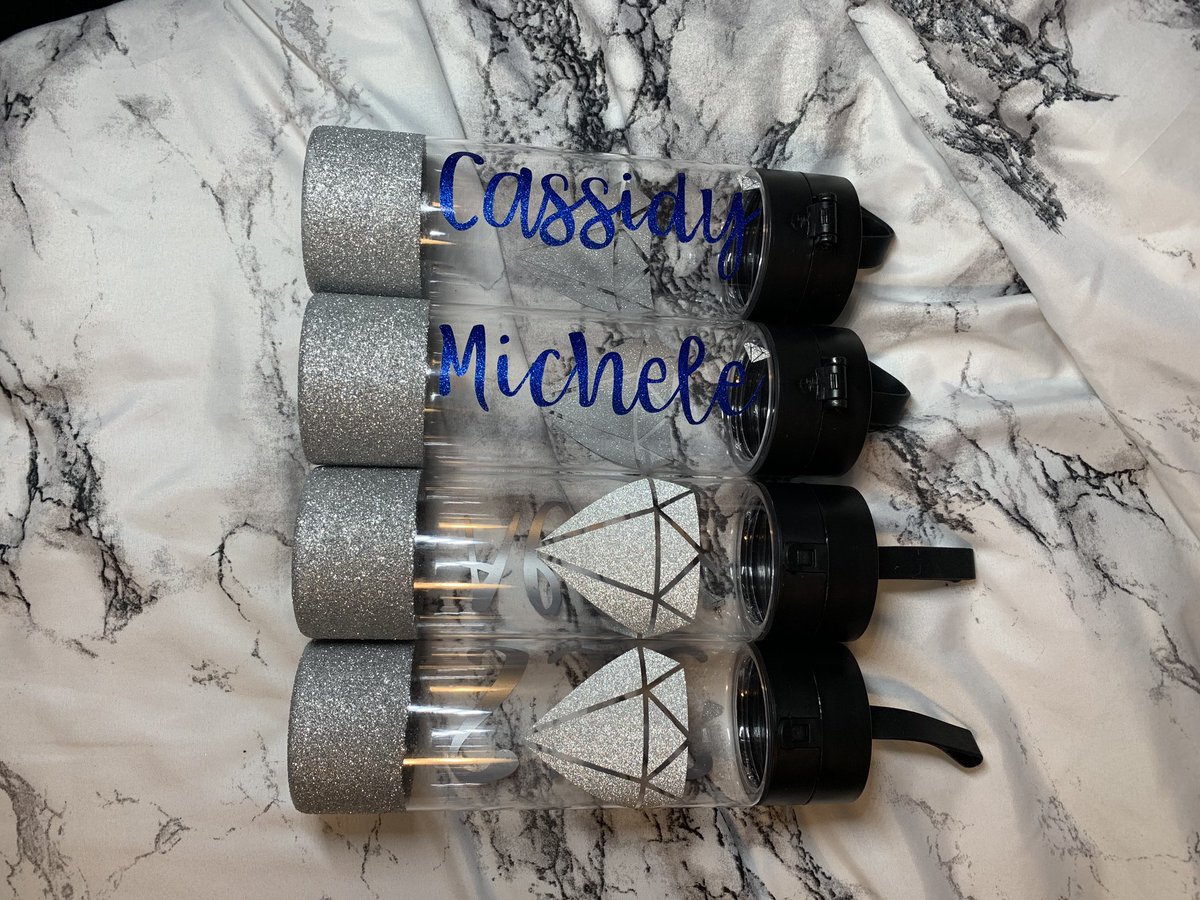 custombyliss's tweet photo. Some different designed custom water bottles! Anything you imagine can be put on a bottle ! DM me !! ❤️ https://t.co/B6J8mmBf96