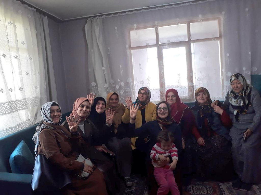 Geyve İlçemiz Karaçam Mahallemizde 1088, 1090, 1091 Ve 1092 No'lu Sandıklar Esaslı Ev Sohbetleri Gerçekleştirdik. 
#AkKadınlarSahadanSesVeriyor

<a href="/AKKADINGM/">AK Parti Kadın Kolları</a> <a href="/selvacam/">Lütfiye Selva Çam 🇹🇷</a> <a href="/ZHatip/">Zehra Hatipoğlu</a>