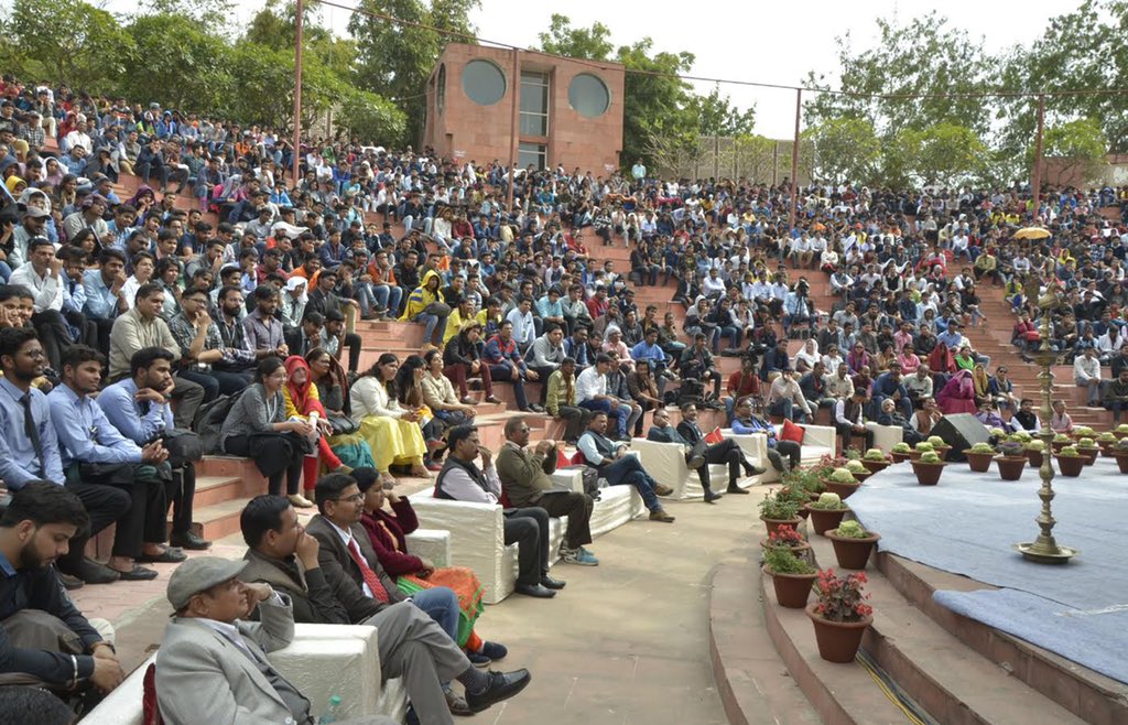 varungandhi80's tweet photo. A memorable afternoon spent giving a lecture, unveiling my book and interacting with all present, at ITM University in Gwalior. https://t.co/R1vuBrJs5p