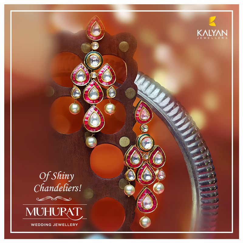 KalyanJewellers's tweet photo. Dressing up for a Sangeet night or dressing chic for a party night, these shiny danglers can be all that and more.
#Danglers #Earrings #Studs #MuhuratCollection #WeddingJewellery #Marriage #Weddings #IndianJewellery #GoldJewellery #JewelleryLove #JewelleryGifts #PreciousStones https://t.co/cmjhauQrJF