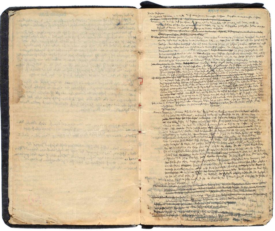 "Ne laisse passer aucune pensée incognito, et tiens ton carnet de notes avec autant de rigueur que les autorités tiennent le registre des étrangers" 
(Walter Benjamin - et l'un de ses carnets de notes)