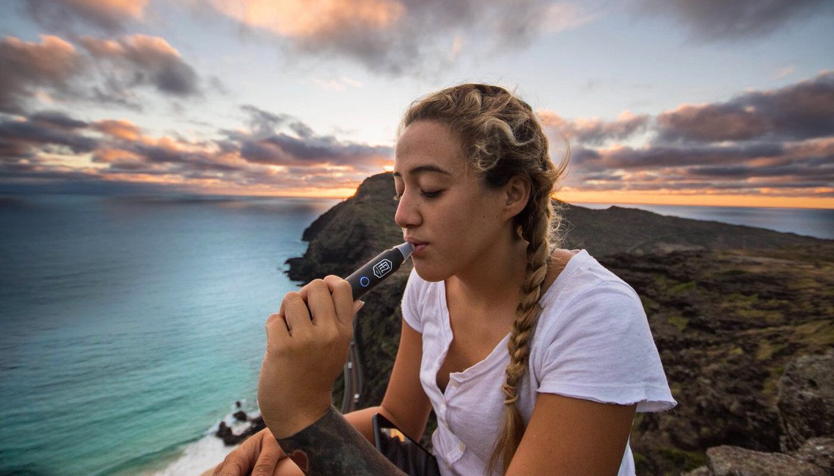 grassfedla's tweet photo. Smoke free. Less carcinogens. Easier on the throat and lungs. Efficient at releasing cannabinoids &amp; terpenes. Minimal smell. No messy Ash. Saves money. Better flavor. Discreet. 
Why do you vape? 
#Smokingisnotsexy #vapingsaveslives https://t.co/nYrehcld25