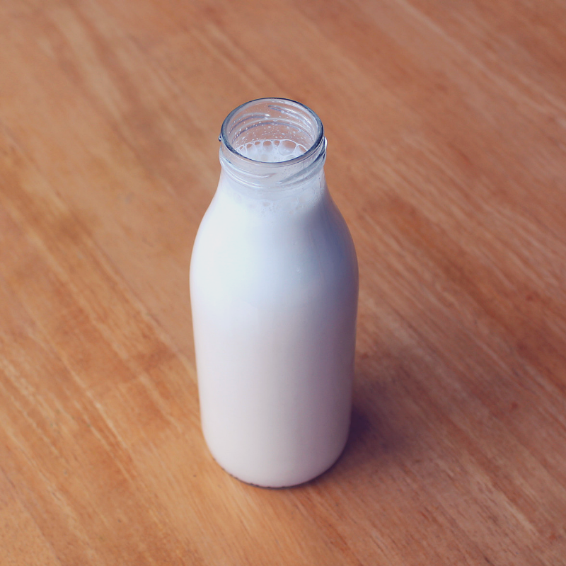 TheZeroWasteWay's tweet photo. Almond Milk.

3 tbsp Almond Butter
3 cups Water
1 tbsp Maple Syrup
1 tsp Vanilla Extract
1/4 tsp Salt

Alternatives:
1 cup Nuts (e.g Almonds or Cashews)
Honey or 2-3 Dates

Blend and strain through cheesecloth or a strainer. Store in the fridge.

#ZeroWaste #Recipe #MakeYourOwn https://t.co/xCdnqWq2vj