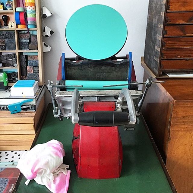 InkyandtheBeast's tweet photo. Ending with the beginning. 
Back in 2013 my husband kindly surprised me with an Adana 8x5 under the Christmas tree, and I don’t think either of us realised just what he’d got us into 😄
🤷🏻‍♀️2014
Learning, opening my Etsy shop, buying EVERYTHING on eBay, … https://t.co/UzBww7EVgS https://t.co/ilxKUPjKj1