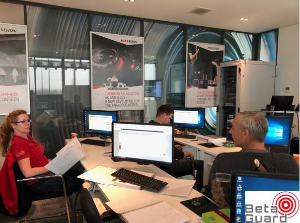 BetaGuard's tweet photo. De afgelopen 2 dagen hebben servicemonteurs en ICT-medewerkers van BetaGuard  een cursus gevolgd om nog meer ervaring op te doen met verschillende camerasystemen en  de mogelijkheden daarvan. Hun kennis is weer helemaal up-to-date om onze klanten nog beter van dienst te zijn. https://t.co/vMnmjk09ZA